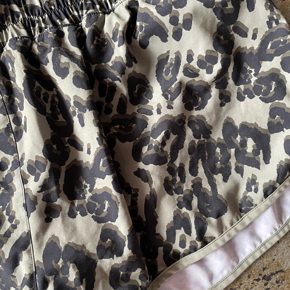 Victoria’s Secret Sport Athletic Shorts in Green/Black Camo Animal Print Size L - Picture 2 of 5